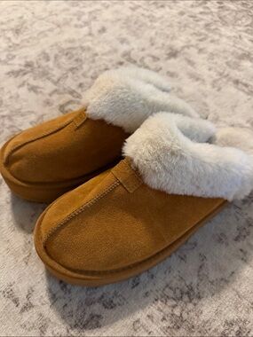 Cozy Faux-Shearling Slippers in Chestnut